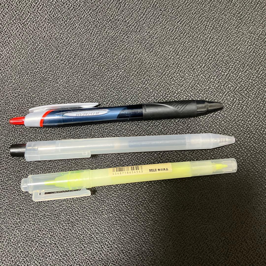 ペンケースと文房具セット