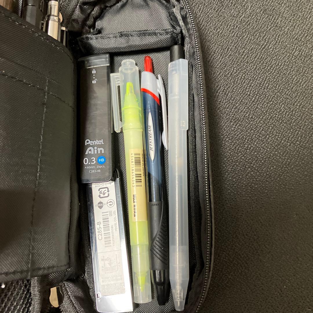 ペンケースと文房具セット