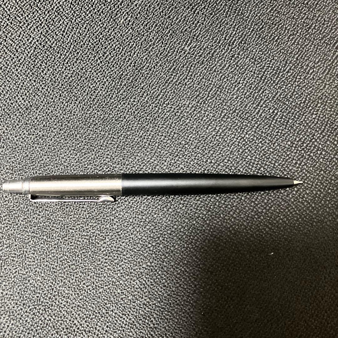 ペンケースと文房具セット