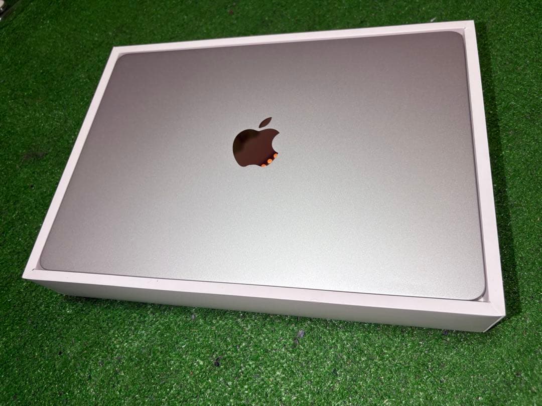 【期間限定値下げ】シルバー MacBook Ｍ2 SSD256GB メモリ8GB