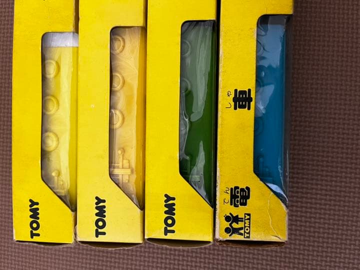 プラレール 電車　黄色　オレンジ　緑　青 特2