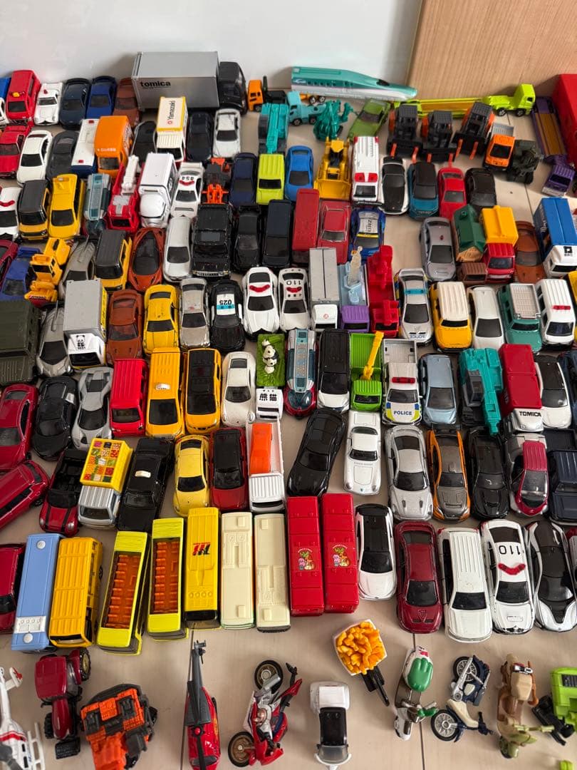 d*7様 トミカ まとめ売り 200台以上