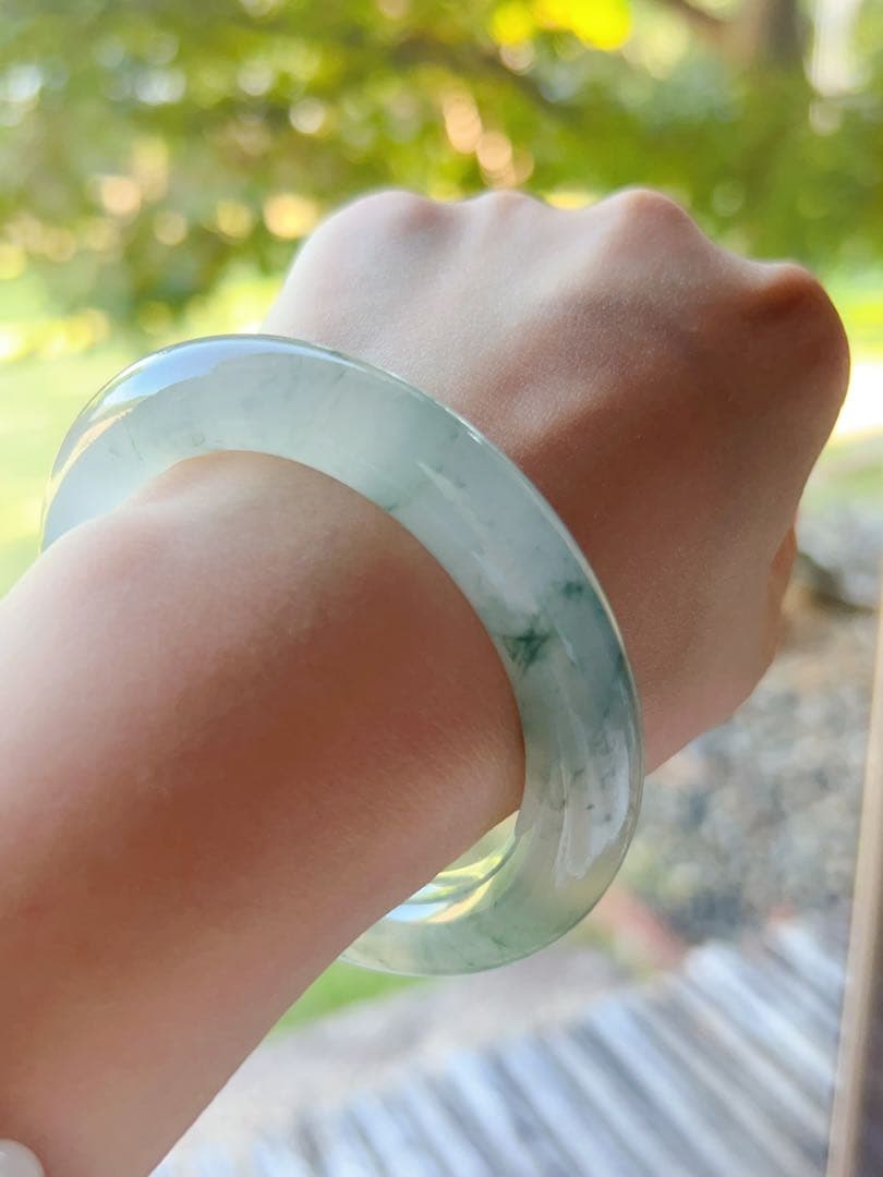 氷飄花　翡翠色バングル　新疆産天然天山翠玉　氷翠バングル　55.5 訳あり値段
