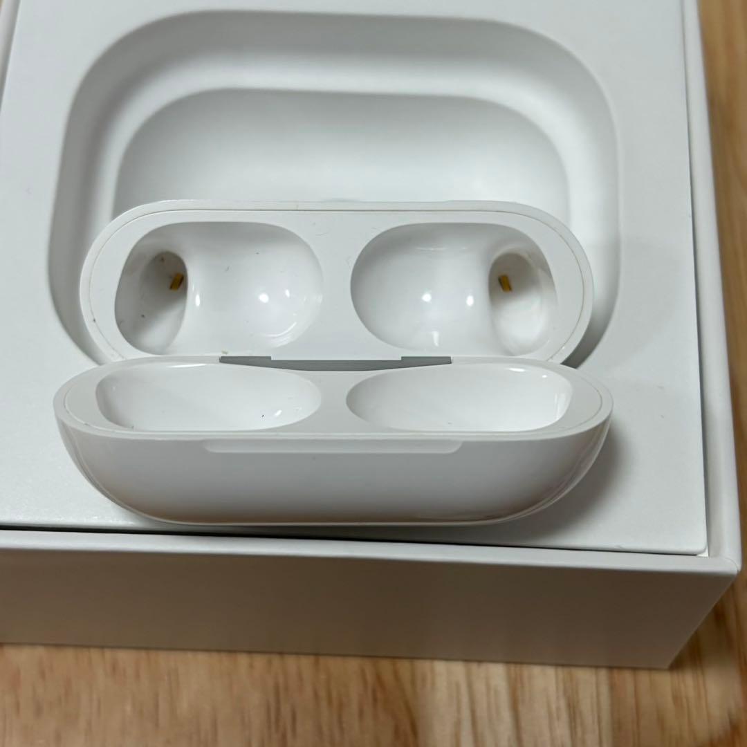 美品　AirPods Pro 第二世代　本体　ホワイト