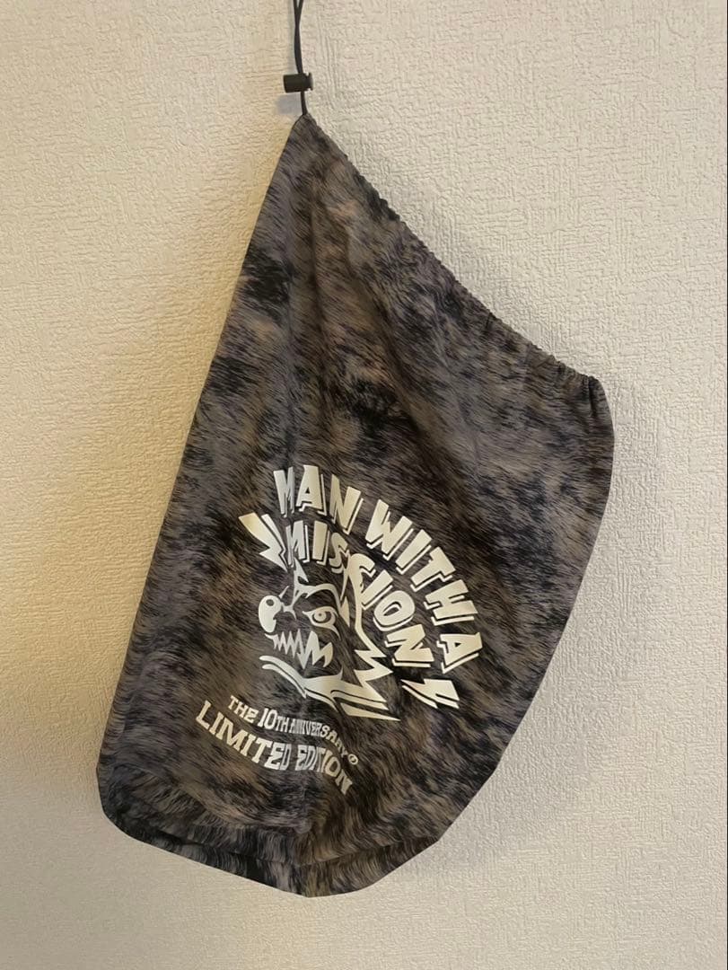 MAN WITH A MISSION ダウンジャケット　収納袋付き