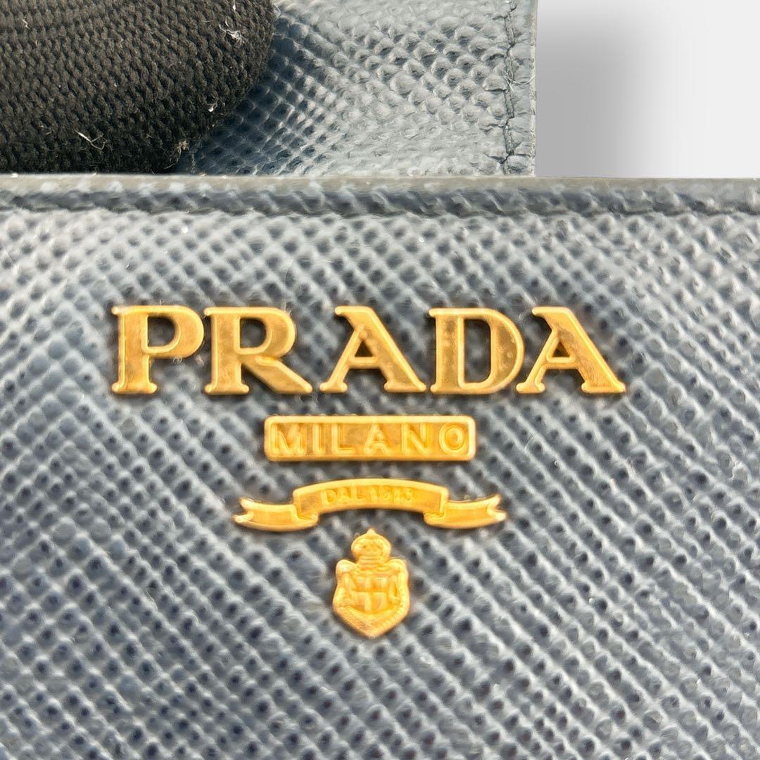 美品 プラダ 二つ折り財布 コンパクト サフィアーノレザー ロゴ 1ML018