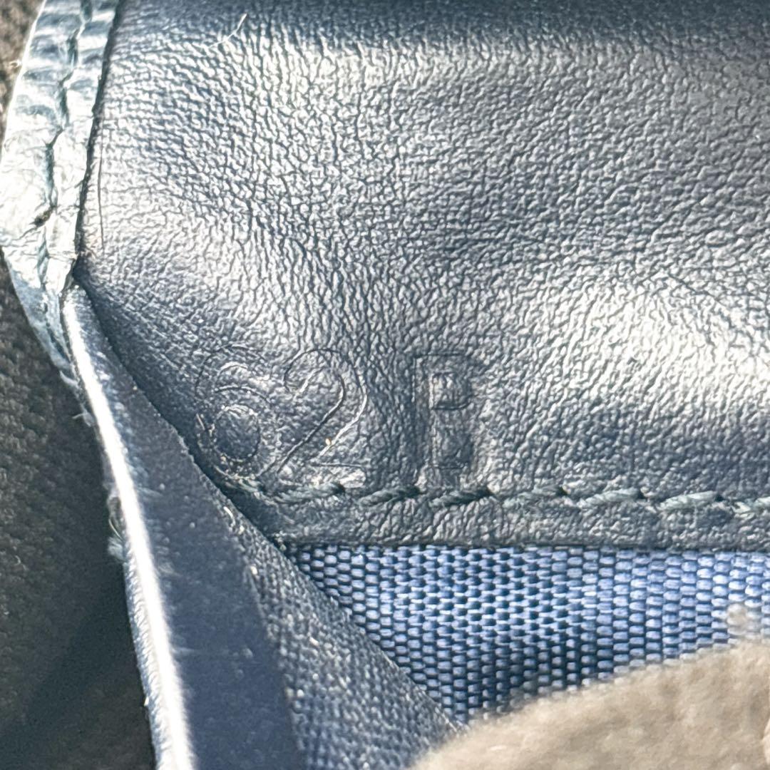 美品 プラダ 二つ折り財布 コンパクト サフィアーノレザー ロゴ 1ML018