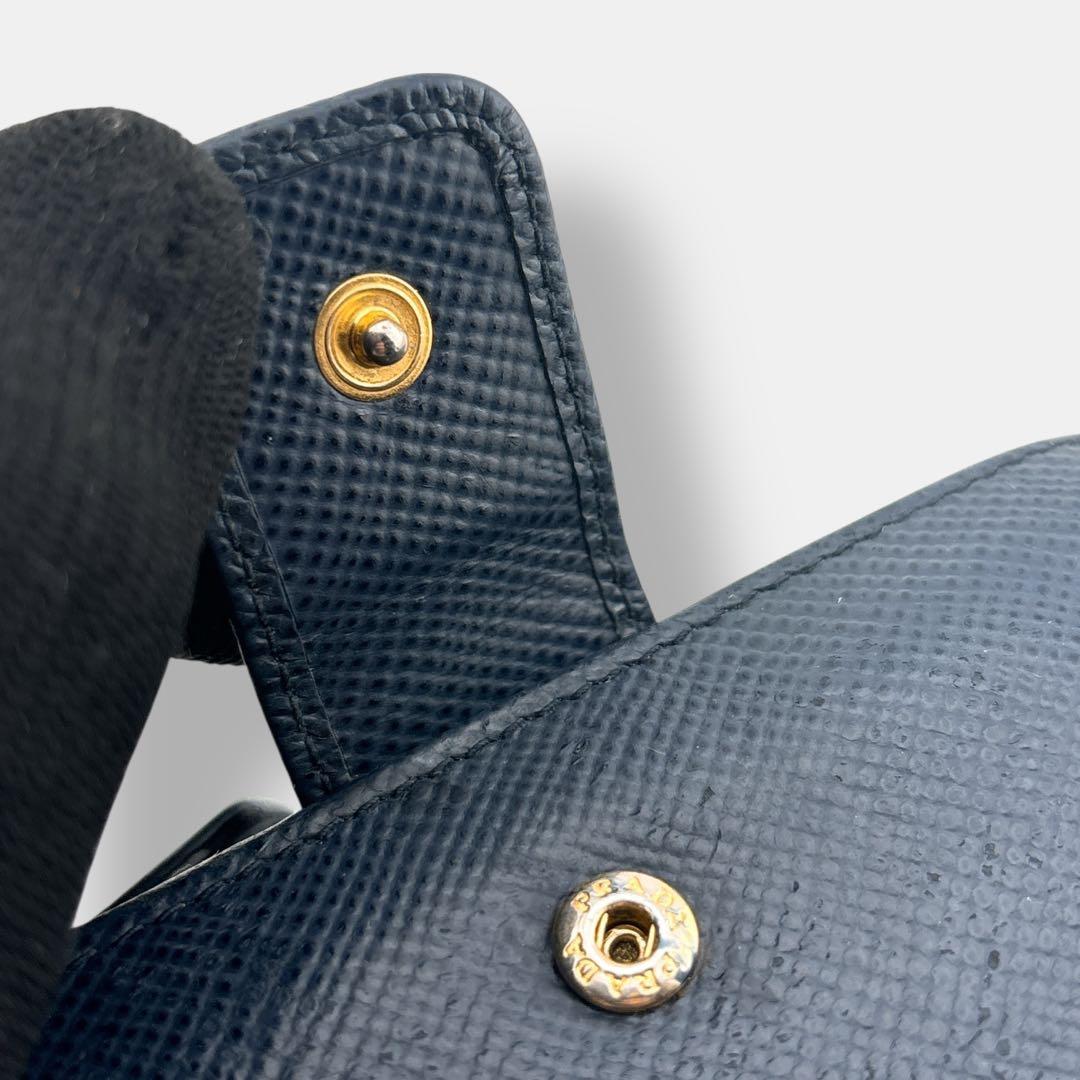 美品 プラダ 二つ折り財布 コンパクト サフィアーノレザー ロゴ 1ML018