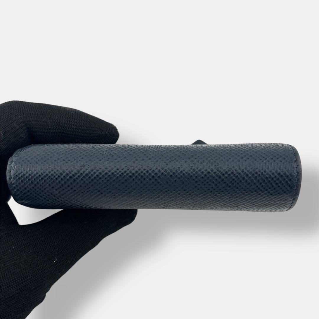 美品 プラダ 二つ折り財布 コンパクト サフィアーノレザー ロゴ 1ML018