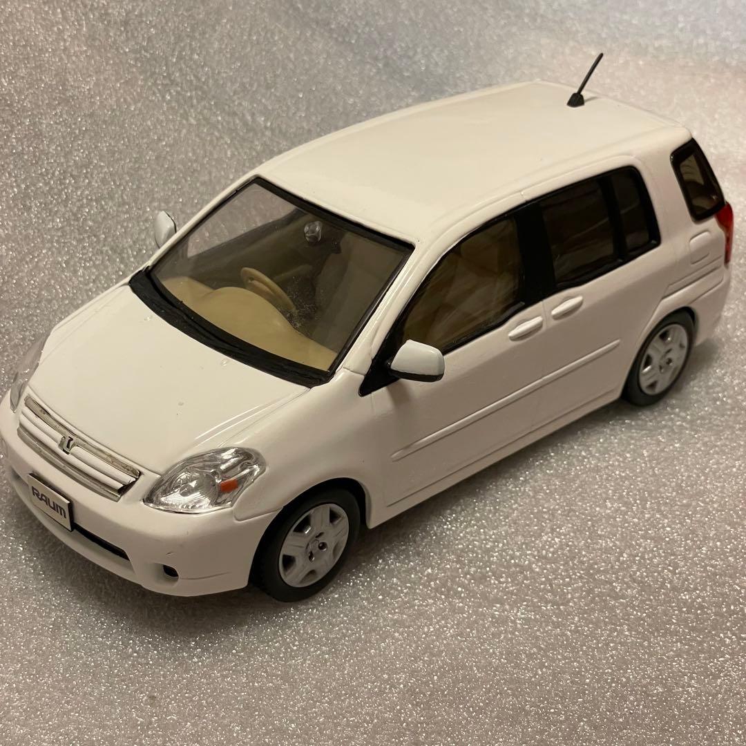 カラーサンプル　トヨタ　ラウム　ホワイト　希少