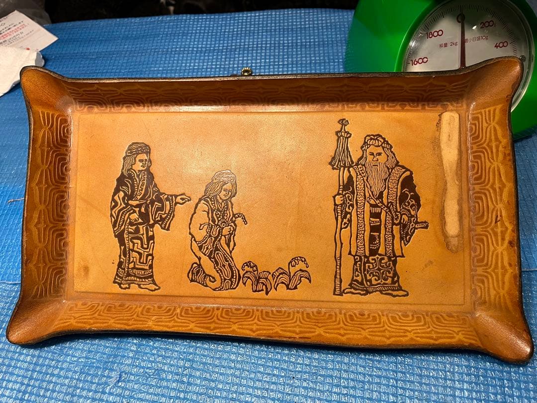 アイヌ民芸品、アイヌ革のトレイ、革のお盆、アイヌ小物入れ