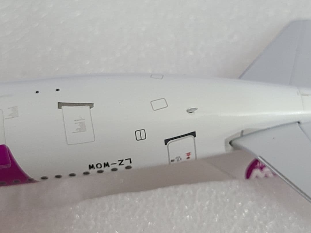 専用品 A320-200 WOW航空 LZ-WOW　1/200 新品・未使用品