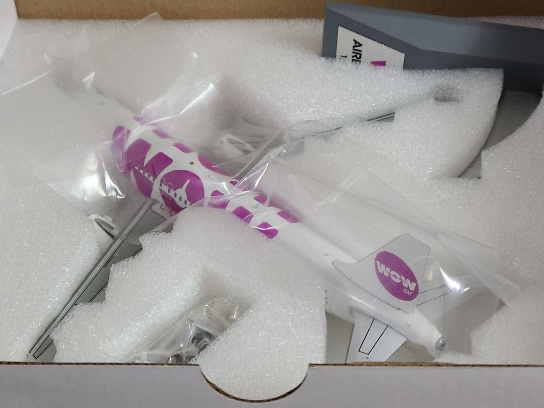 専用品 A320-200 WOW航空 LZ-WOW　1/200 新品・未使用品