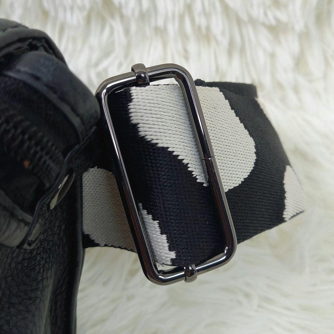 【美品】イアパピヨネ 柄ワイドテープショルダーバッグ ダルメシアン ブラック 黒