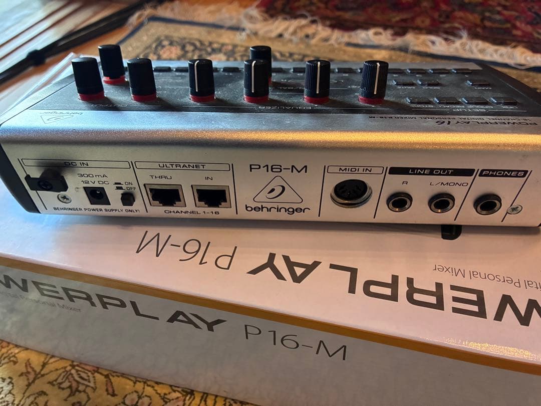 Behringer P16-M キューボックス　本箱、付属品あり