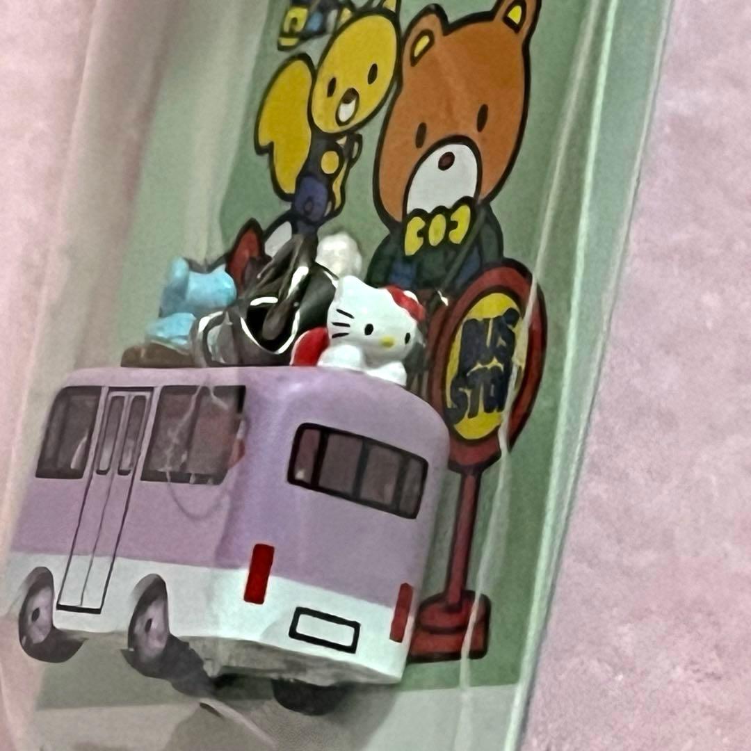 ハローキティ　幼稚園バス　根付け　ストラップ　ピンク　ブルー　2個入り