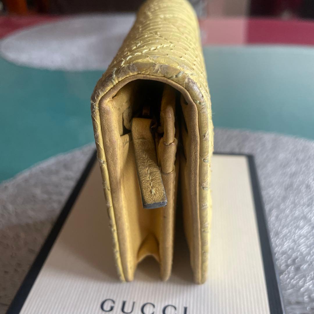 グッチ折財布　パイソンマーモントイエロー。箱付き