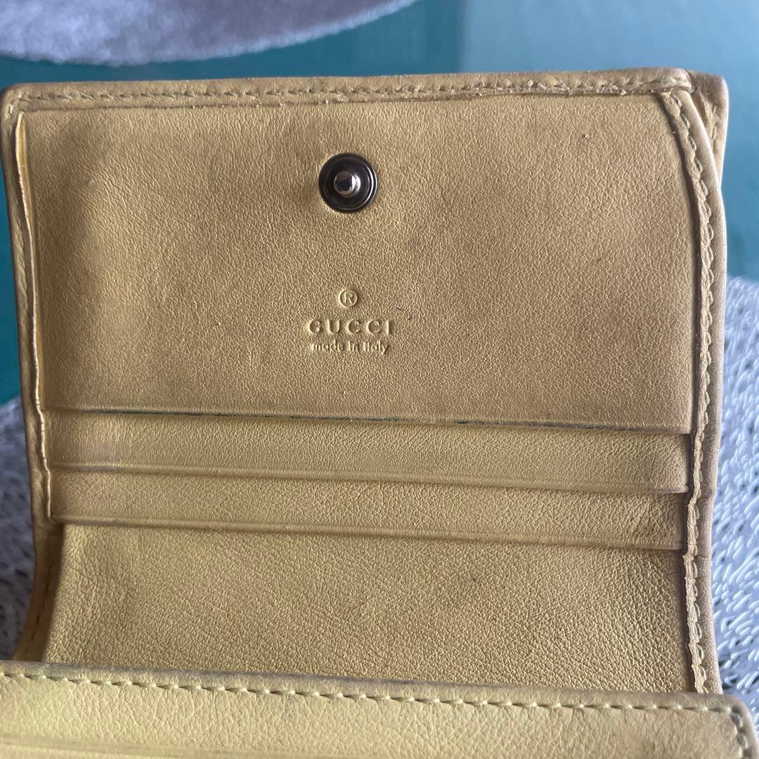グッチ折財布　パイソンマーモントイエロー。箱付き