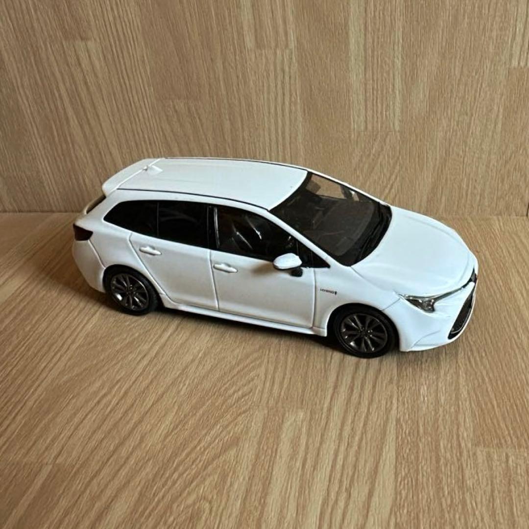 トヨタ カローラツーリング ミニカー カラーサンプル