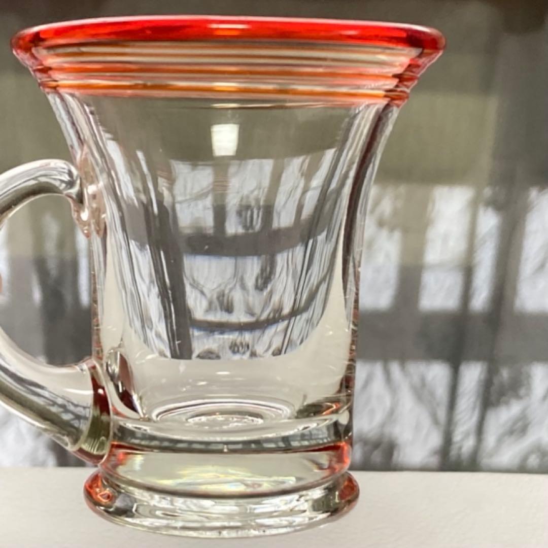古いグラス カップ ウランガラス ⁇ 赤縁 持ち手付き 手作り 硝子 レトロ