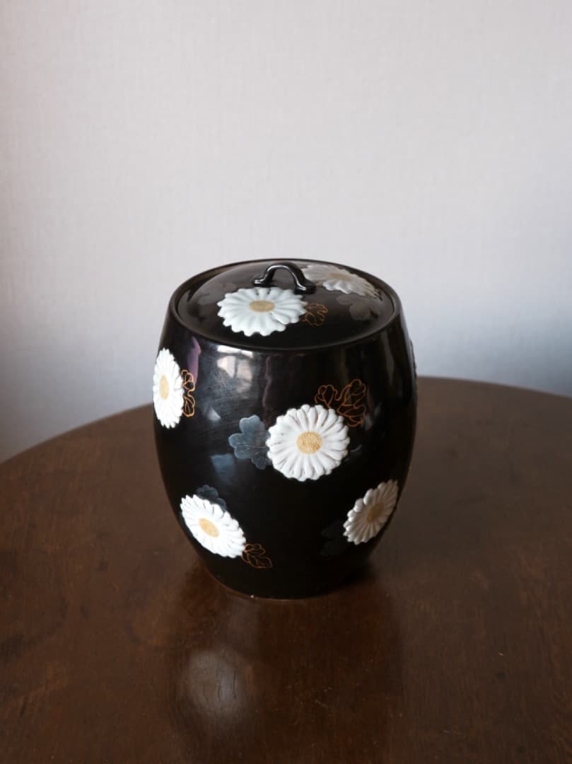 松雨作　水指　水差し　菊文　替蓋あり　茶道具　箱付蓋なし　時代物　Q2149