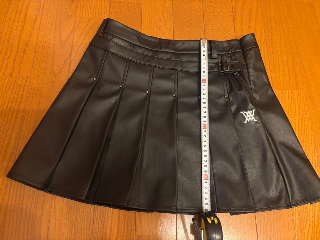 アニユーゴルフ　黒いプリーツスカート 合成皮革 ウエスト67センチ