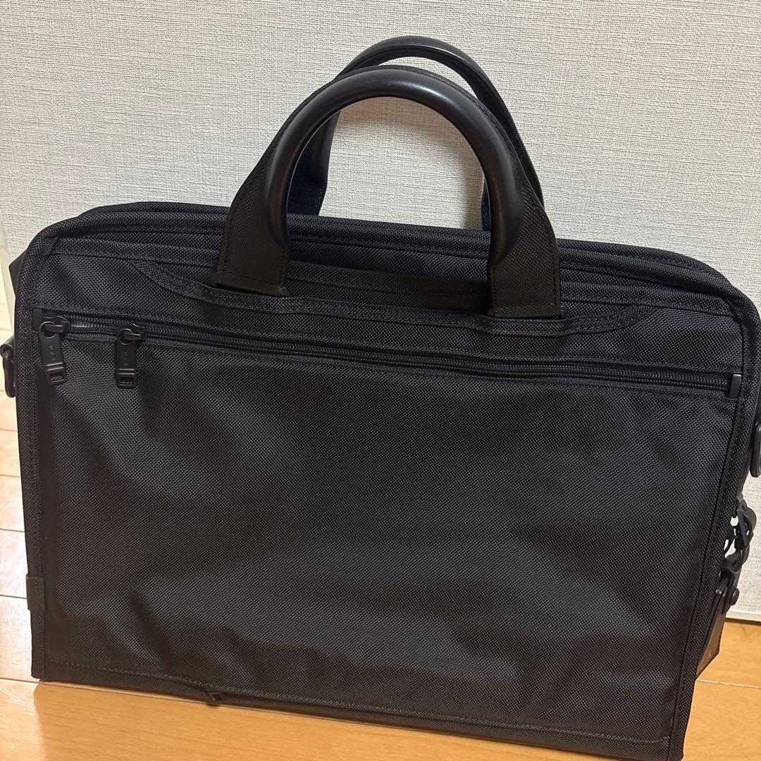 TUMI ブラック ビジネスバッグ A4対応