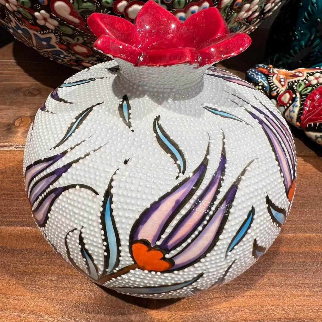 トルコ　ハンドメイド磁器　ザクロ置物