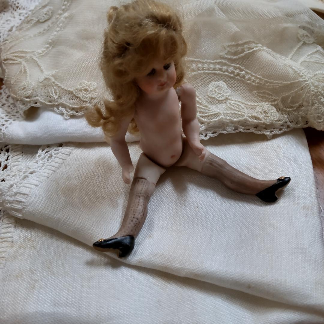 ミニョネット　アンティークドールリプロ　人形