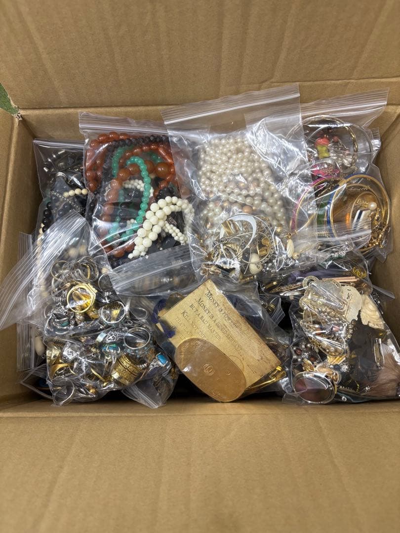 イミテーションアクセサリー 大量まとめ売り業者様歓迎 B7袋約20袋分