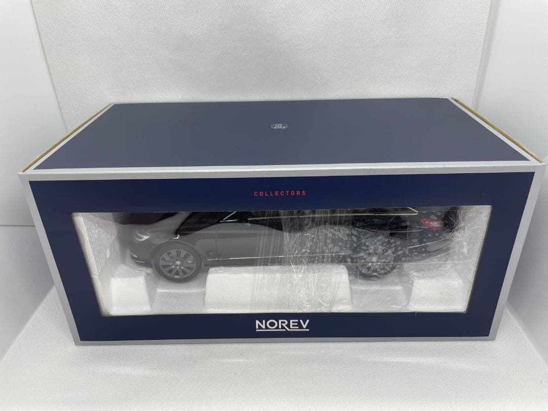 304-031 ノレブ 1/18 メルセデスベンツ CLS Shooting