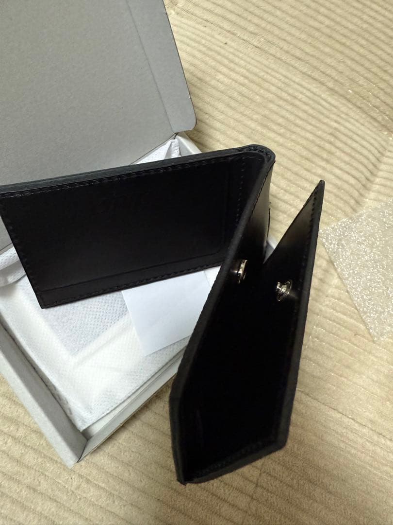 スマホスタンドになるマグネット財布「PRESSo Mag」