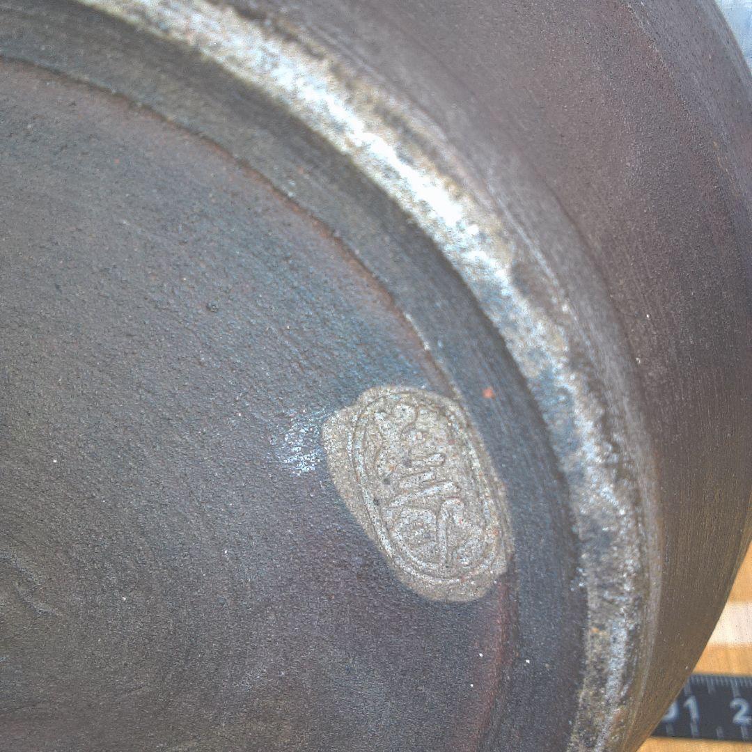 茶色の陶器製壺 金属製ハンドル付き 直しあります