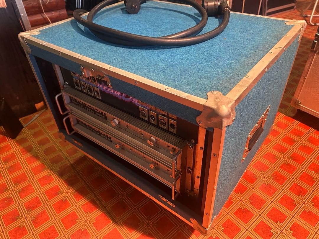 Crown社のパワーアンプ「Macro-Tech 2400」　　2台セット