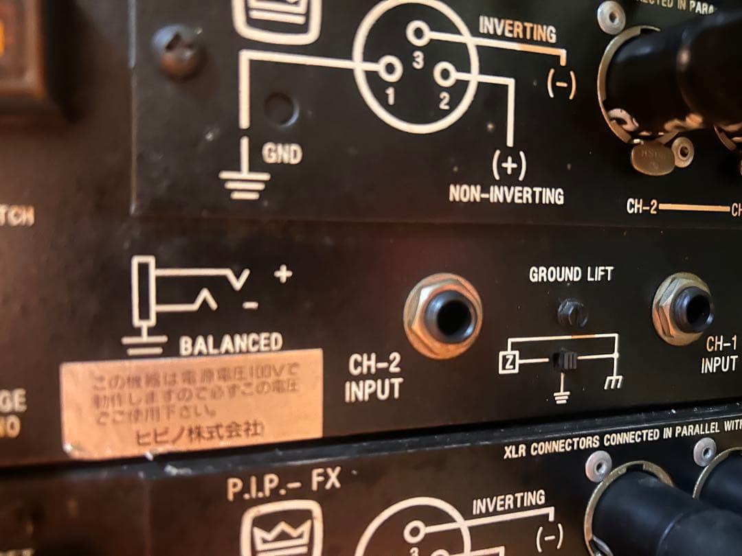 Crown社のパワーアンプ「Macro-Tech 2400」　　2台セット