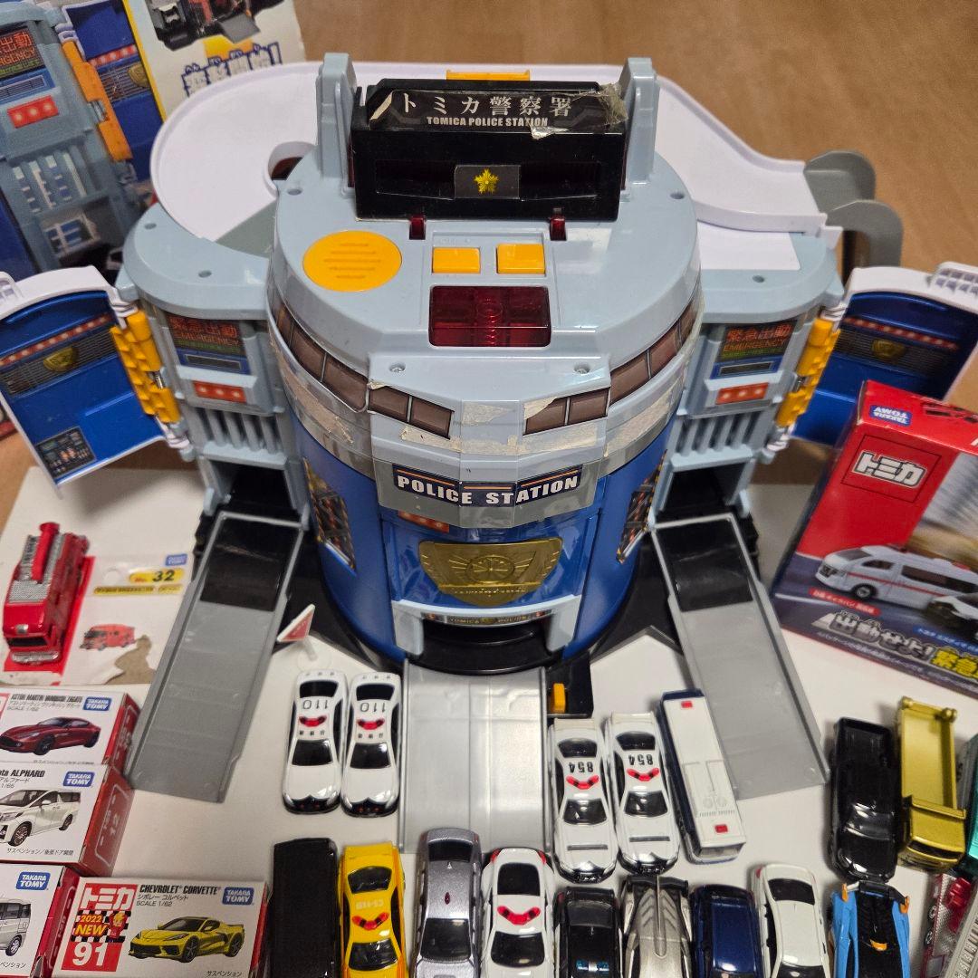 【まとめ売り】トミカ53台＋変形ポリスステーション ミニカー