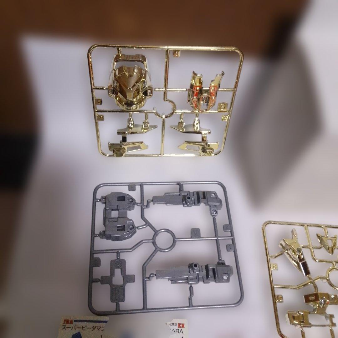 【未組立品　ビーダマン】コンバット・フェニックス　金メッキバージョン