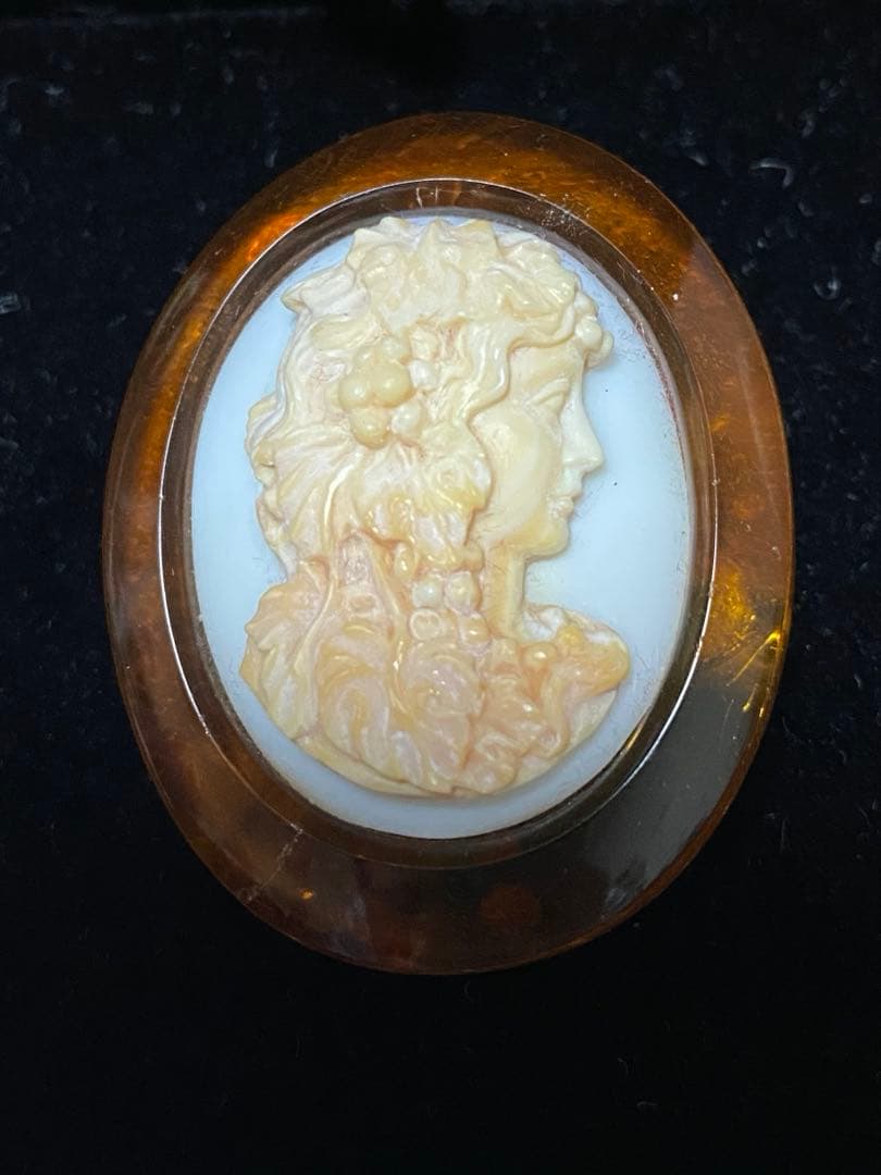 琥珀カメオブローチ