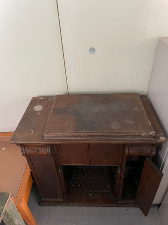 SINGER(シンガー )社製のアンティークミシンです。