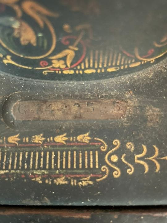 SINGER(シンガー )社製のアンティークミシンです。