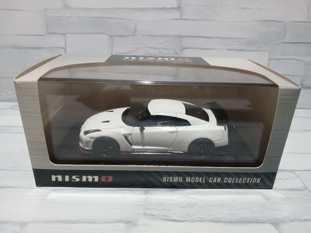 1/43 日産　GT-R R35 ニスモ　ディーラー品　ミニカー　ホワイト