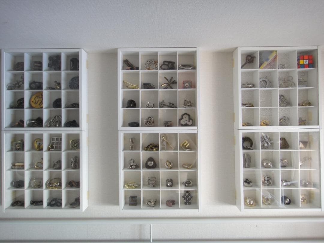 ハナヤマ キャストパズル・はずる 85点 ＋ 他10点　壁固定ショーケース付き