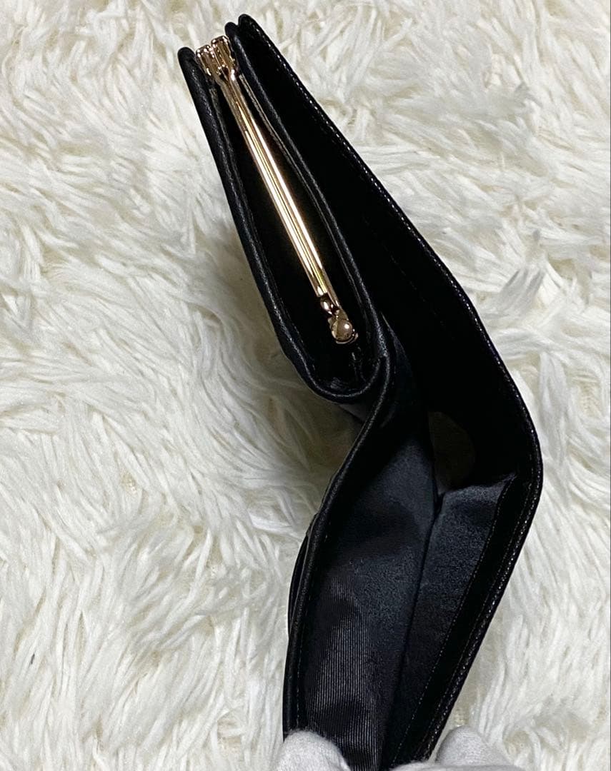 大人気⭐︎VivienneWestwoodヴィヴィアンウエストウッド 二つ折財布