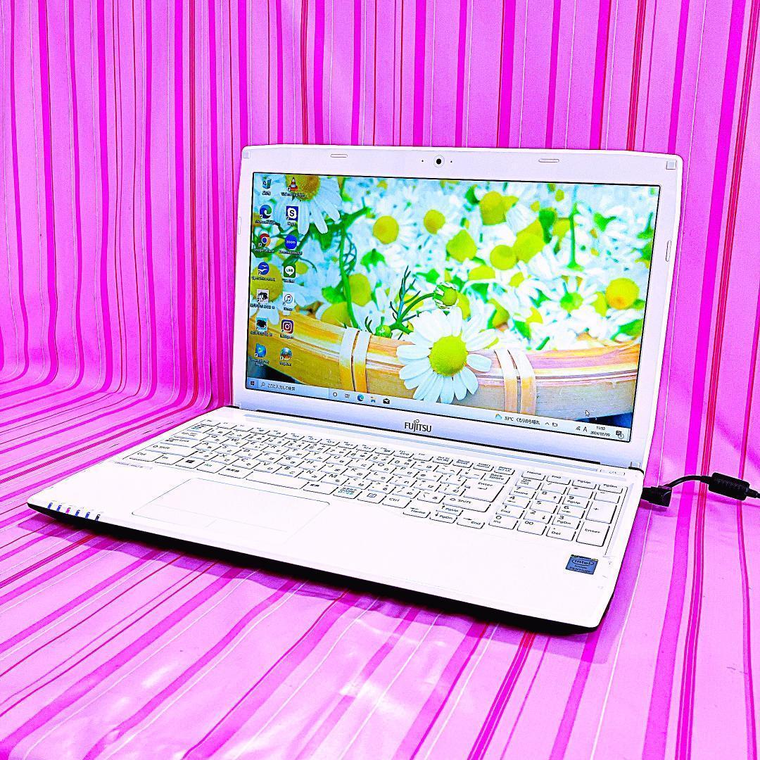 良品✨DVDやＣＤも聞ける1点物✨富士通白ノートパソコンカメラ付大容量69750