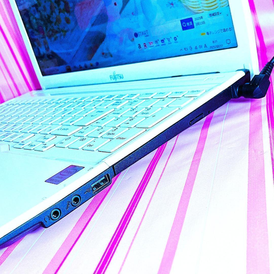 良品✨DVDやＣＤも聞ける1点物✨富士通白ノートパソコンカメラ付大容量69750