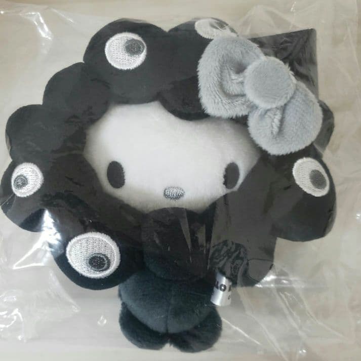 新品・タグ付・未開封★サンリオ 黒 ミャクミャク★カラビナ付き ぬいぐるみ★7点