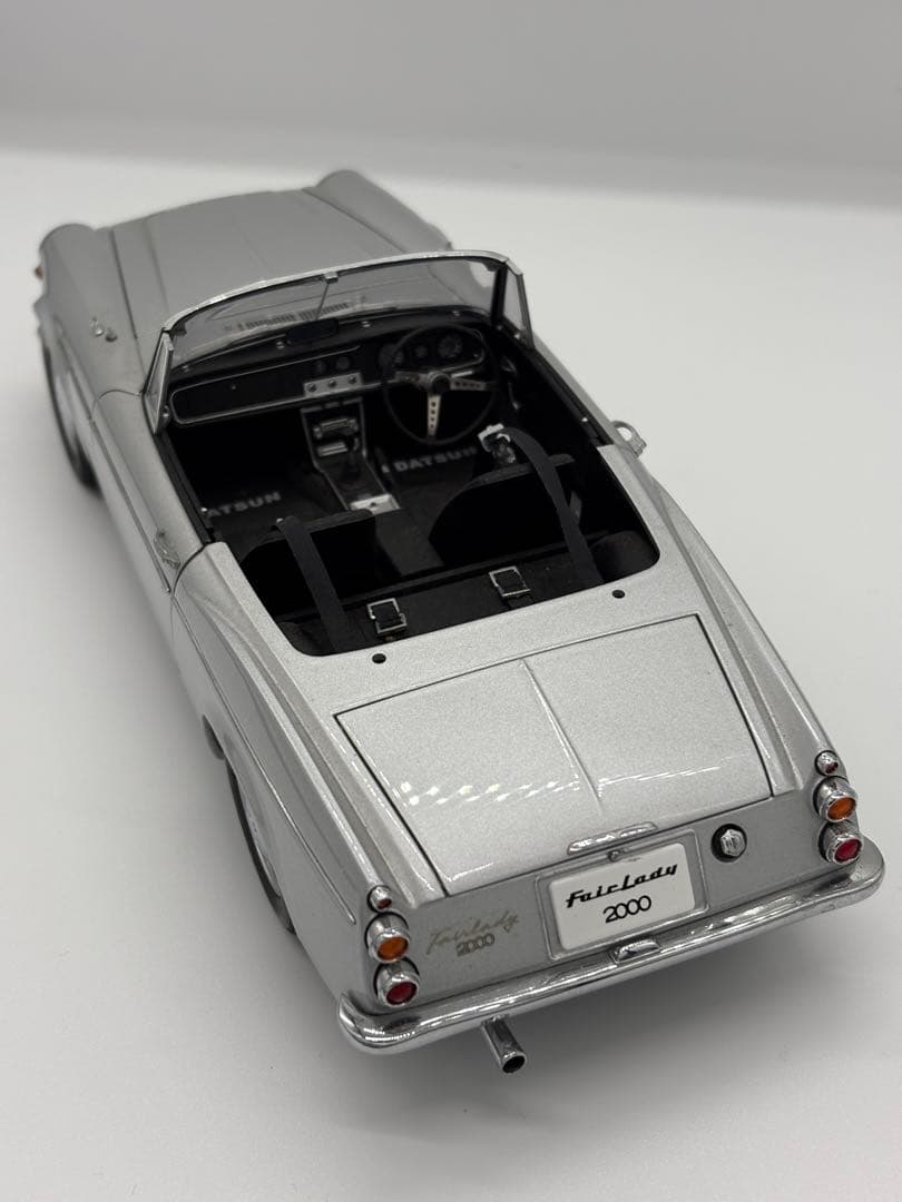 オートアート AUTOart DATSUN SR311 1967 1/18