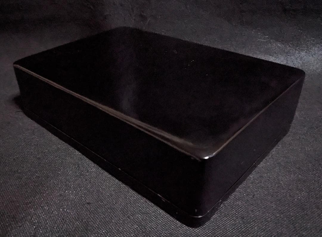 【五台山緑石の門字抄手硯】◆約8.6吋◆群微点状波紋の潤緑美石◆神獣文◆唐木塗箱