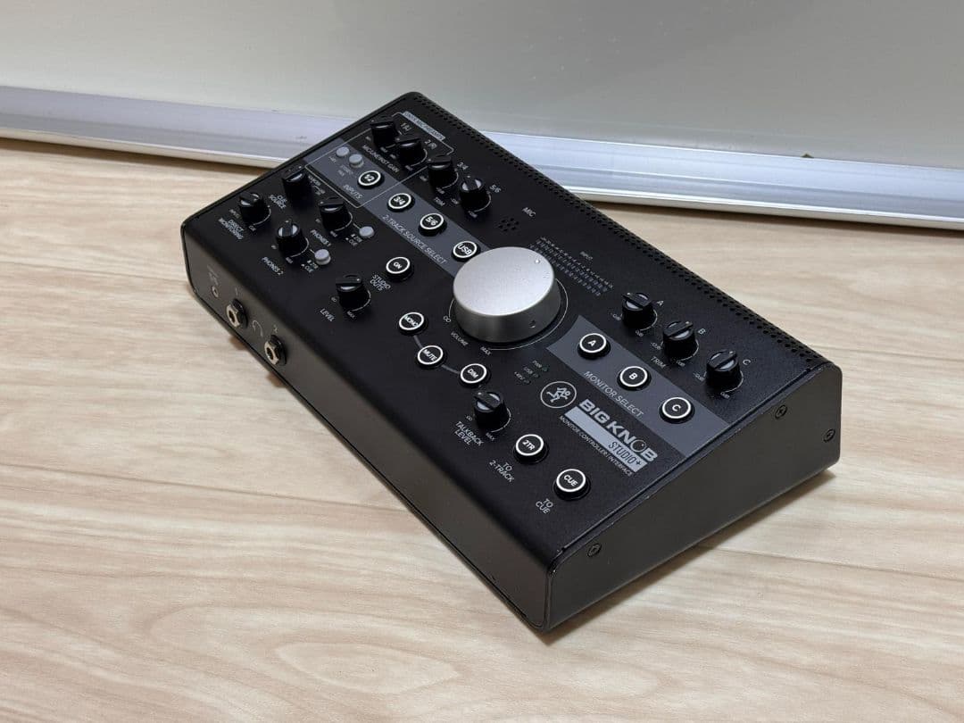 BIG KNOB STUDIO 2 オーディオインターフェイス