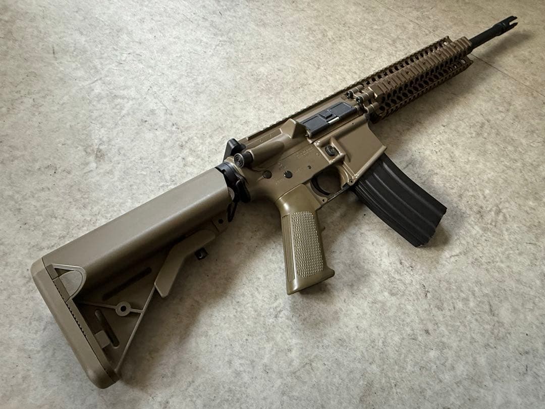 超美品 入手困難 東京マルイ 次世代電動ガン レシーライフル TANカラー